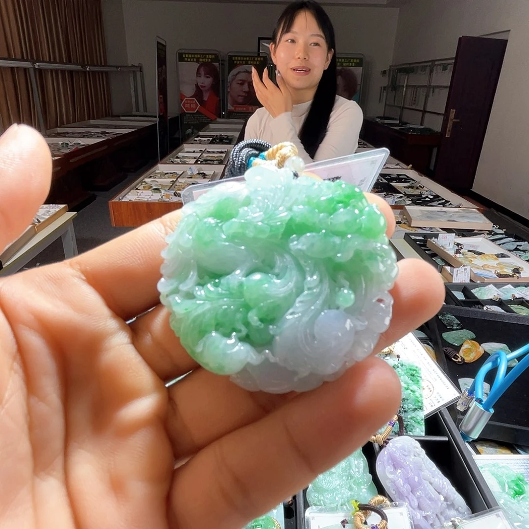 翡翠未镶嵌颈饰赵*赵一