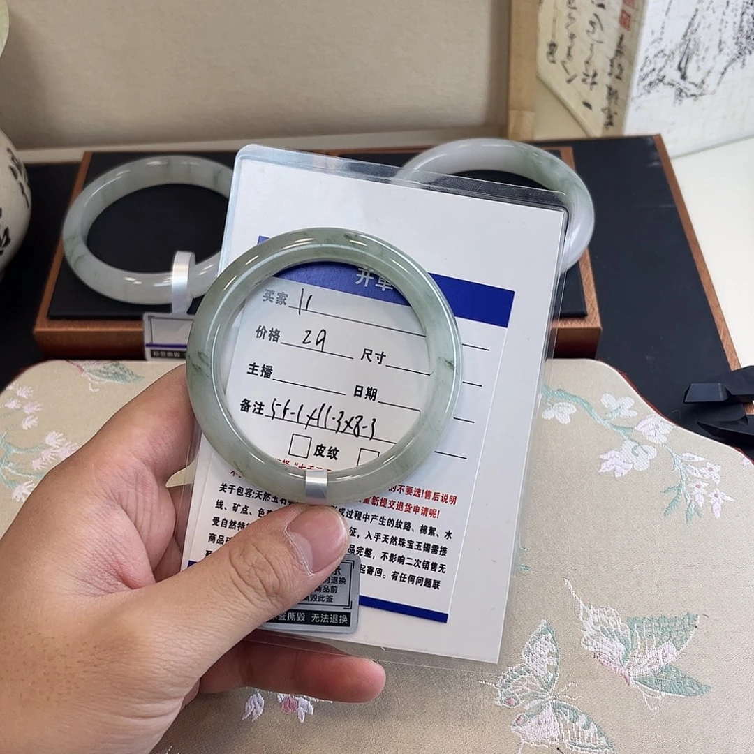 石英质玉未镶嵌手镯11