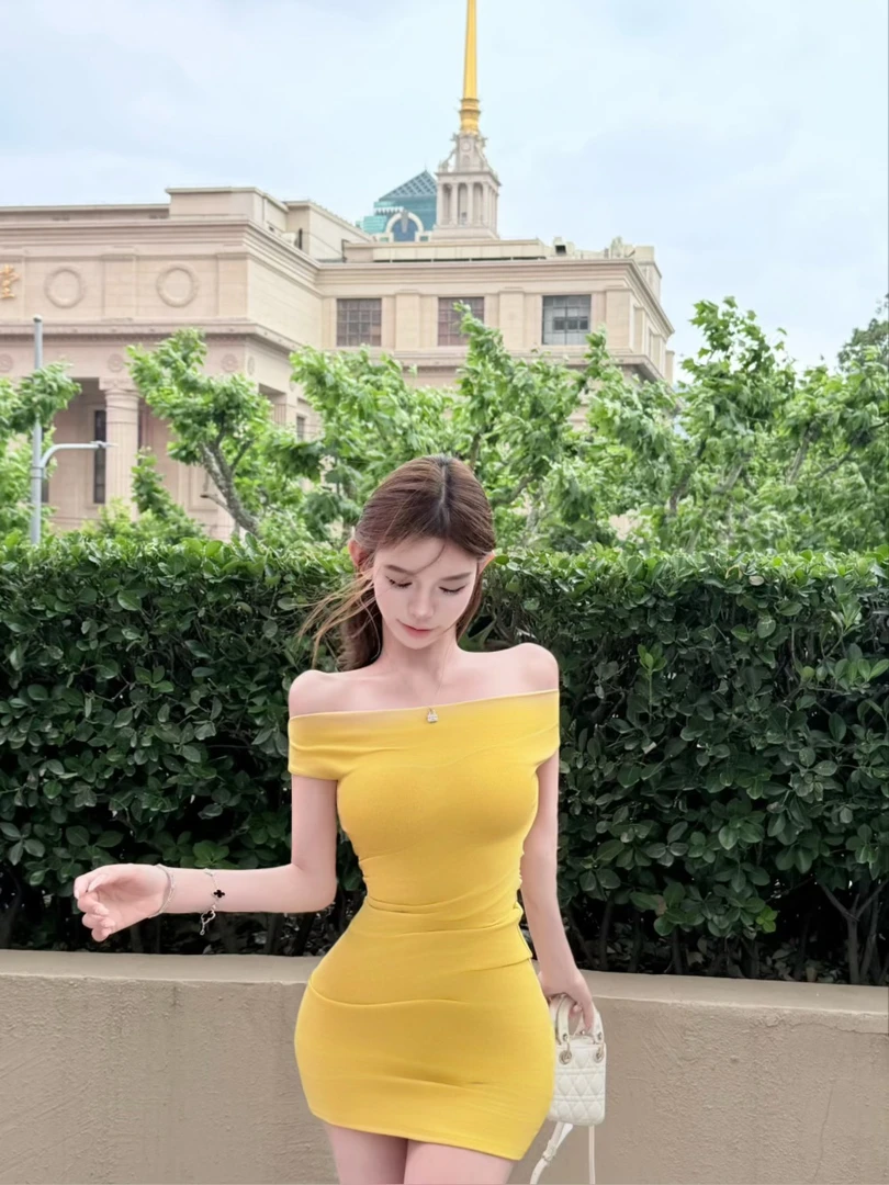 一字肩黄色短袖连衣裙女夏季辣妹修身收腰短裙显身材纯欲包臀裙子