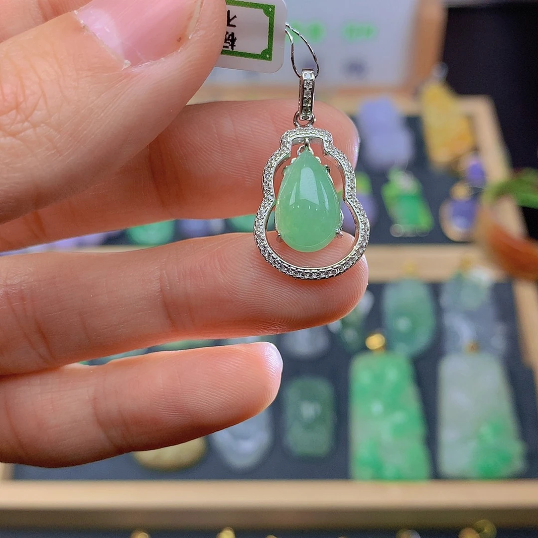 翡翠颈饰未镶嵌翡翠