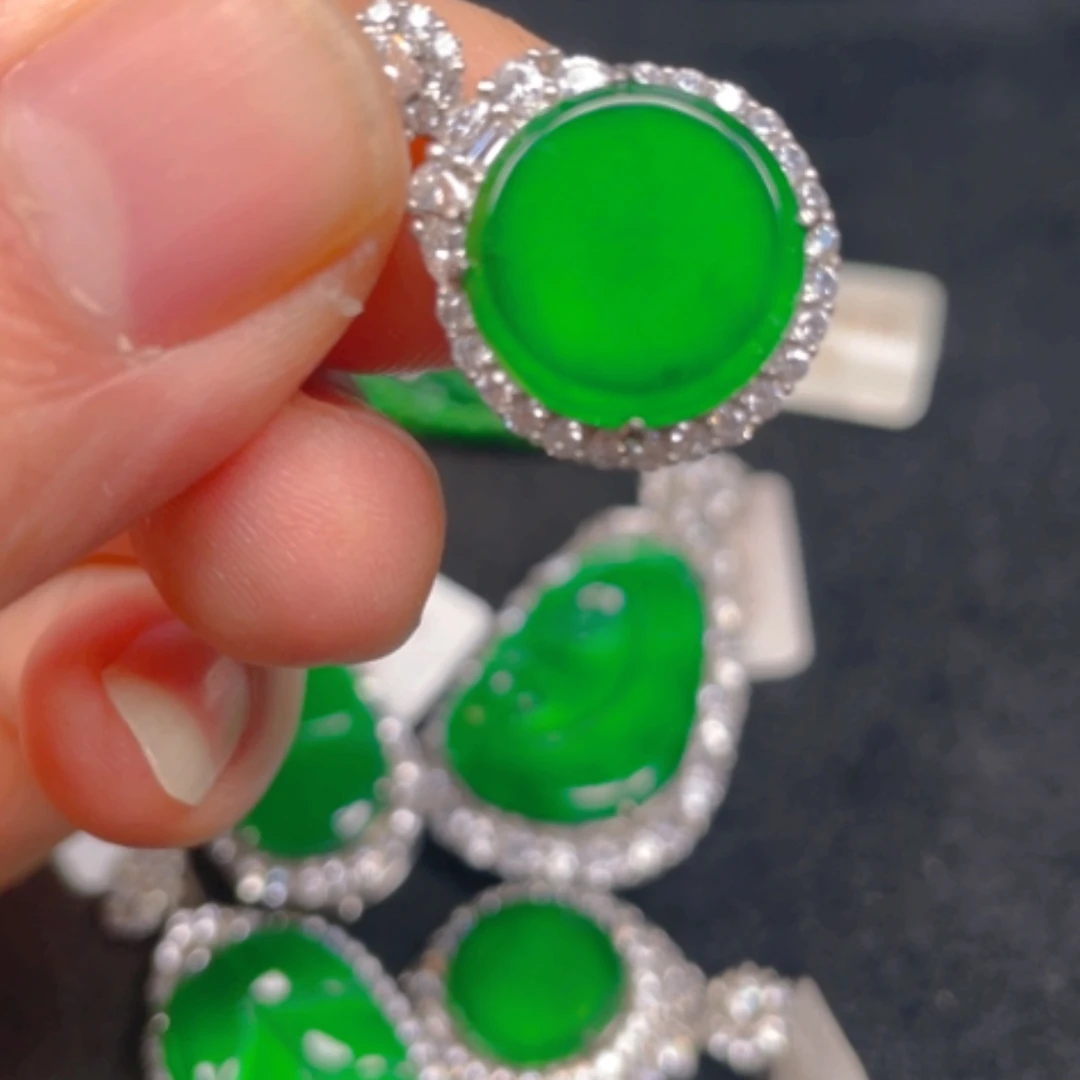 【闪购商品】颈饰银S925镶嵌翡翠吊坠