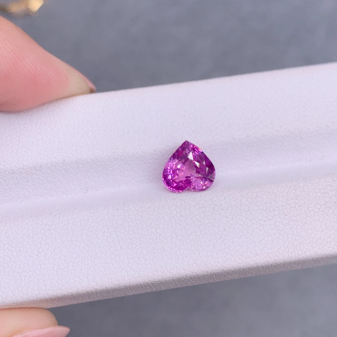 蓝宝石裸石2.8克拉粉蓝宝