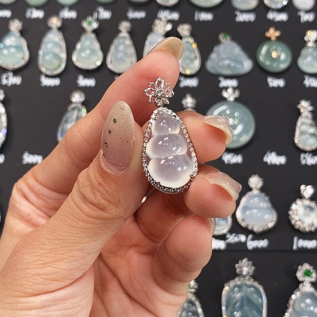 颈饰18K金镶嵌翡翠不*山天然缅甸A货翡翠福豆