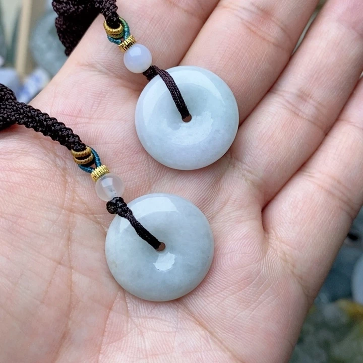 翡翠颈饰未镶嵌天**创好