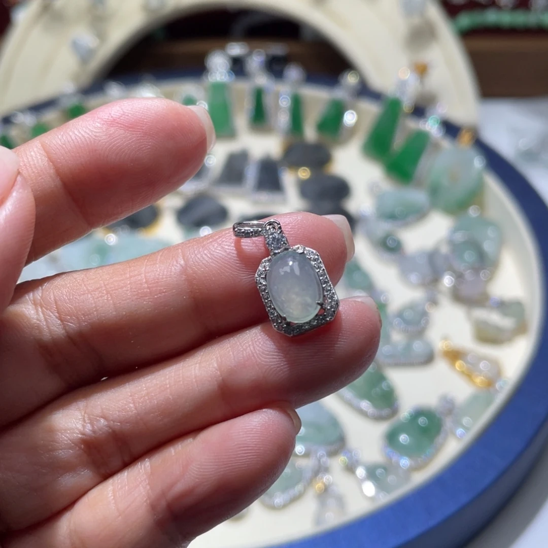 颈饰银S925镶嵌翡翠吊坠