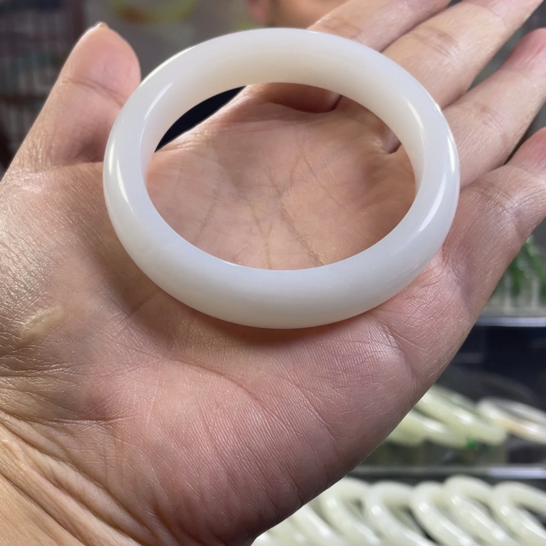 和田玉未镶嵌手镯