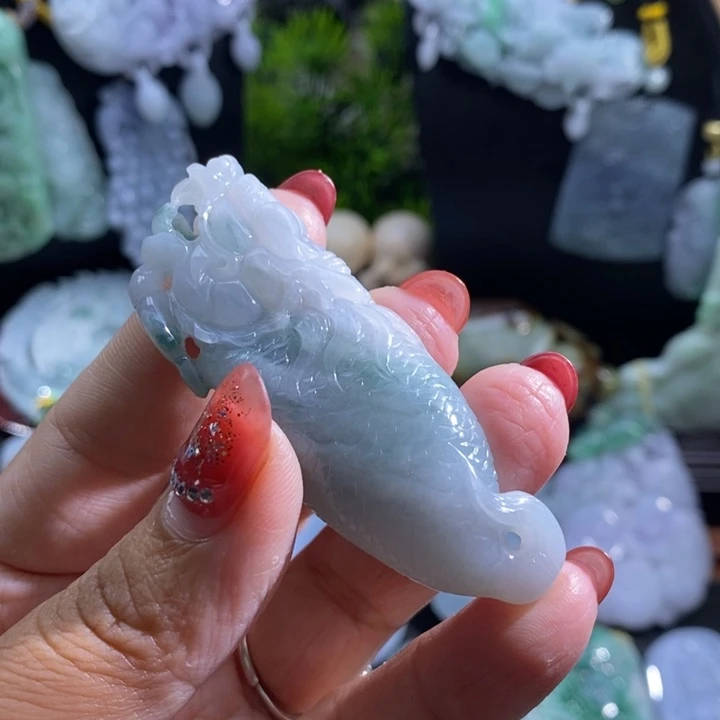 【闪购商品】颈饰未镶嵌翡翠龙鱼