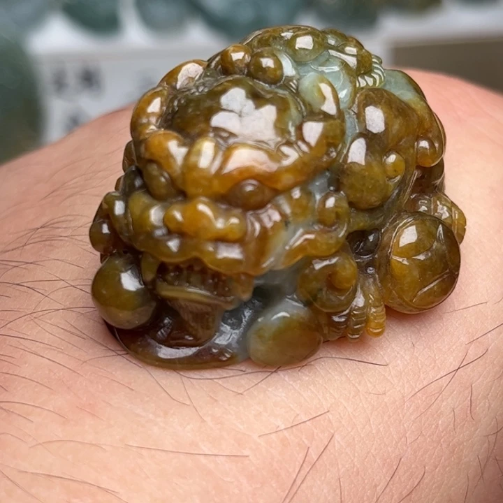 翡翠未镶嵌颈饰貔貅