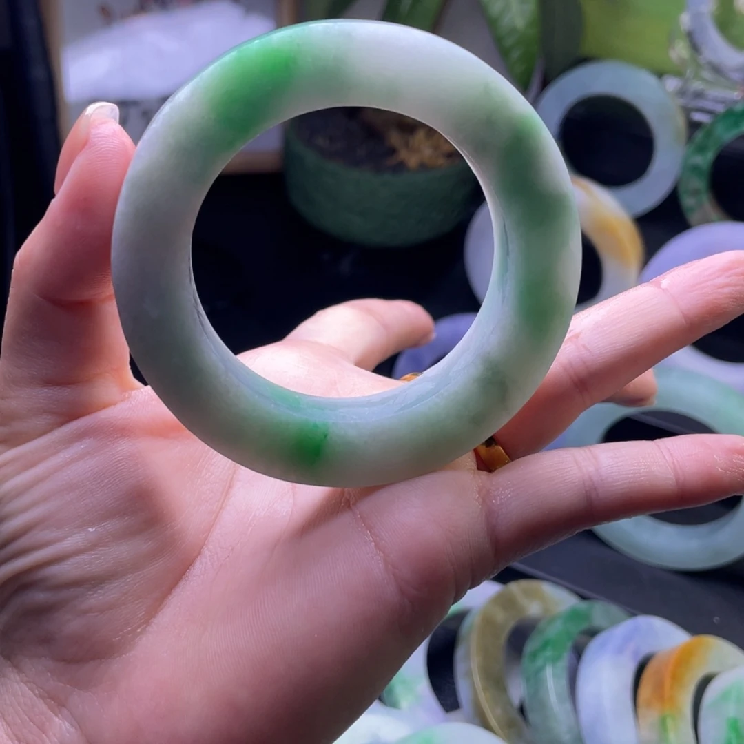 定制翡翠未镶嵌翡翠手镯