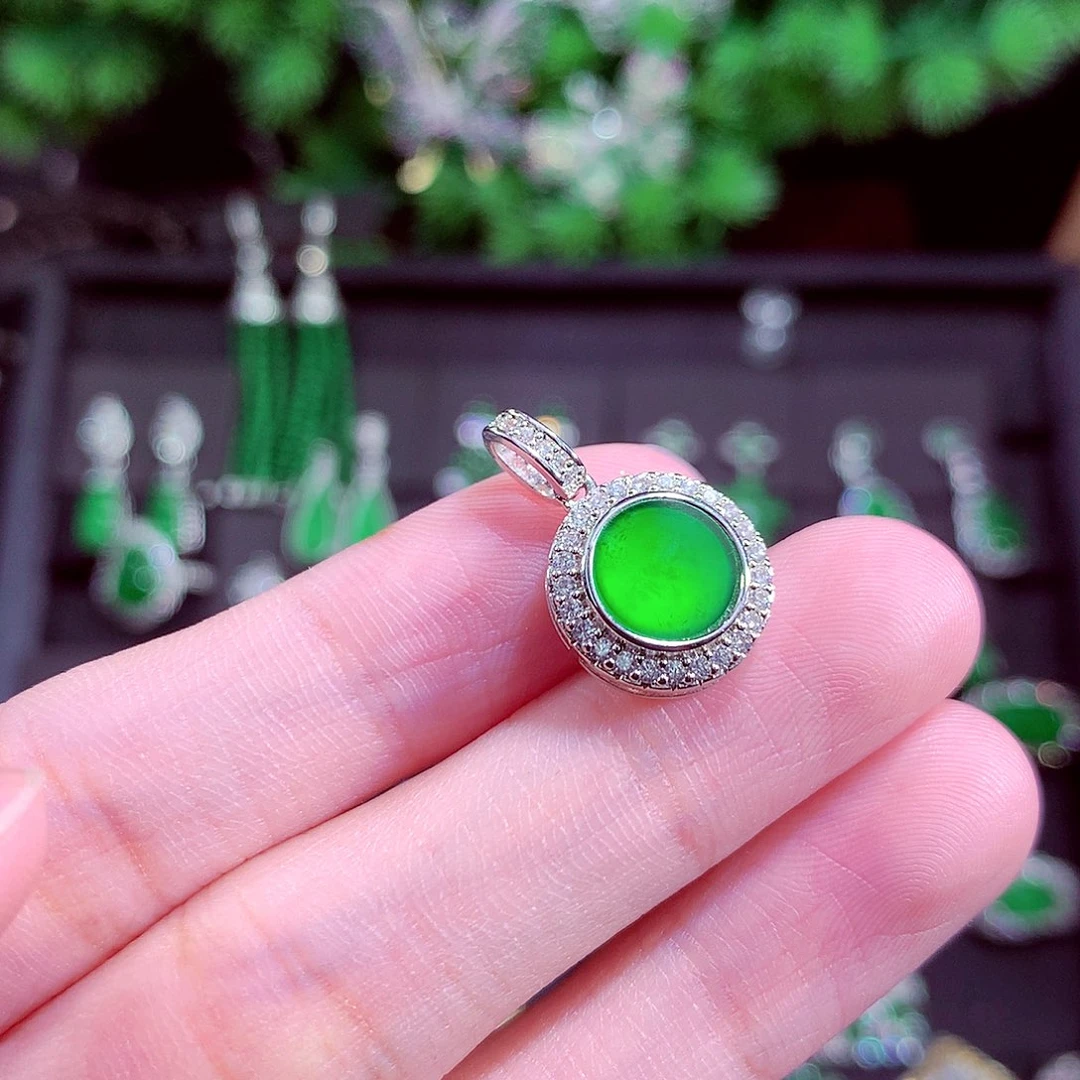 颈饰未镶嵌翡翠天然