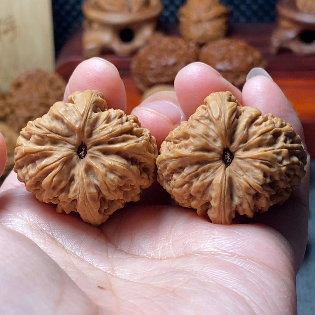 桃核吊坠八**灰文玩核桃