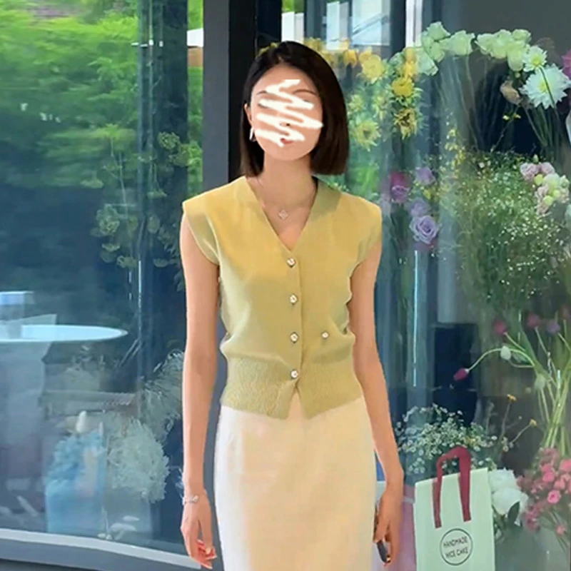 高级感修身v领无袖针织衫2025夏季新款流行简约纯色慵懒感上衣潮