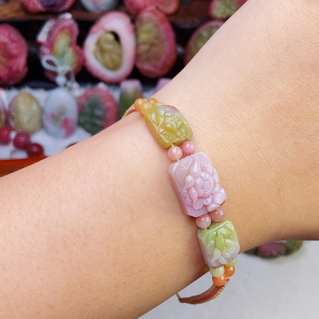 颈饰未镶嵌石英质玉（盐源）