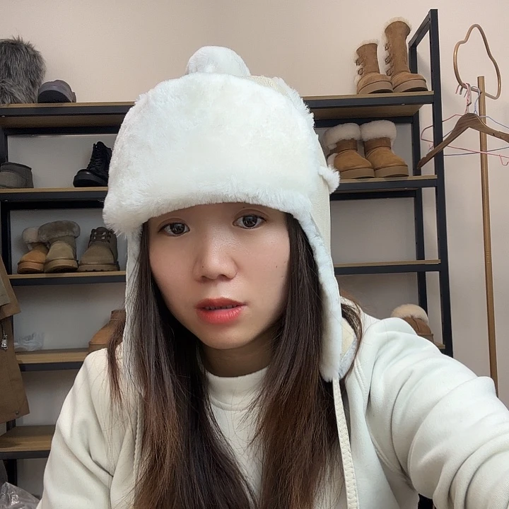 羊毛皮毛一体雷锋帽米白色