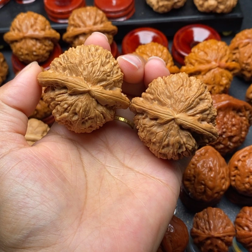 【闪购商品】文玩核桃把件李*东白狮子