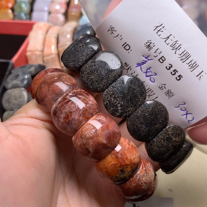 莫***卡硅化玉手镯未镶嵌