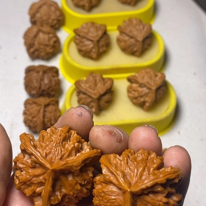 ****猫文玩核桃把件盘山三棱微修打底