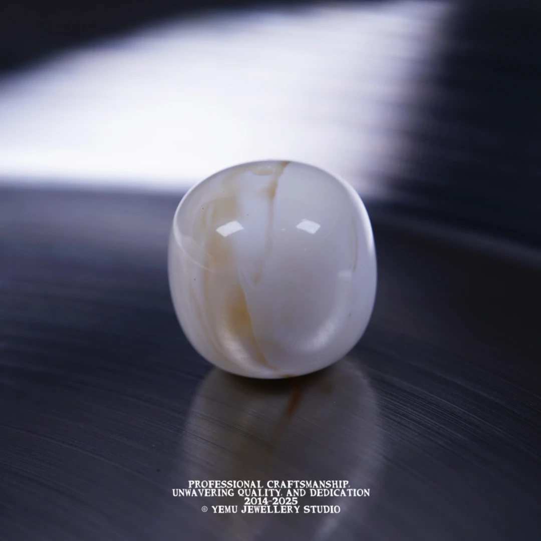 W14（12.3mm)12毫米瓷白一线老型配珠 一物一拍 天然俄料琥珀蜜蜡