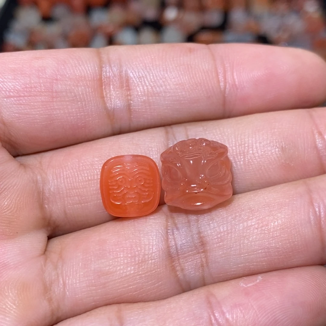 南红玛瑙冰飘未镶嵌刘*满两颗