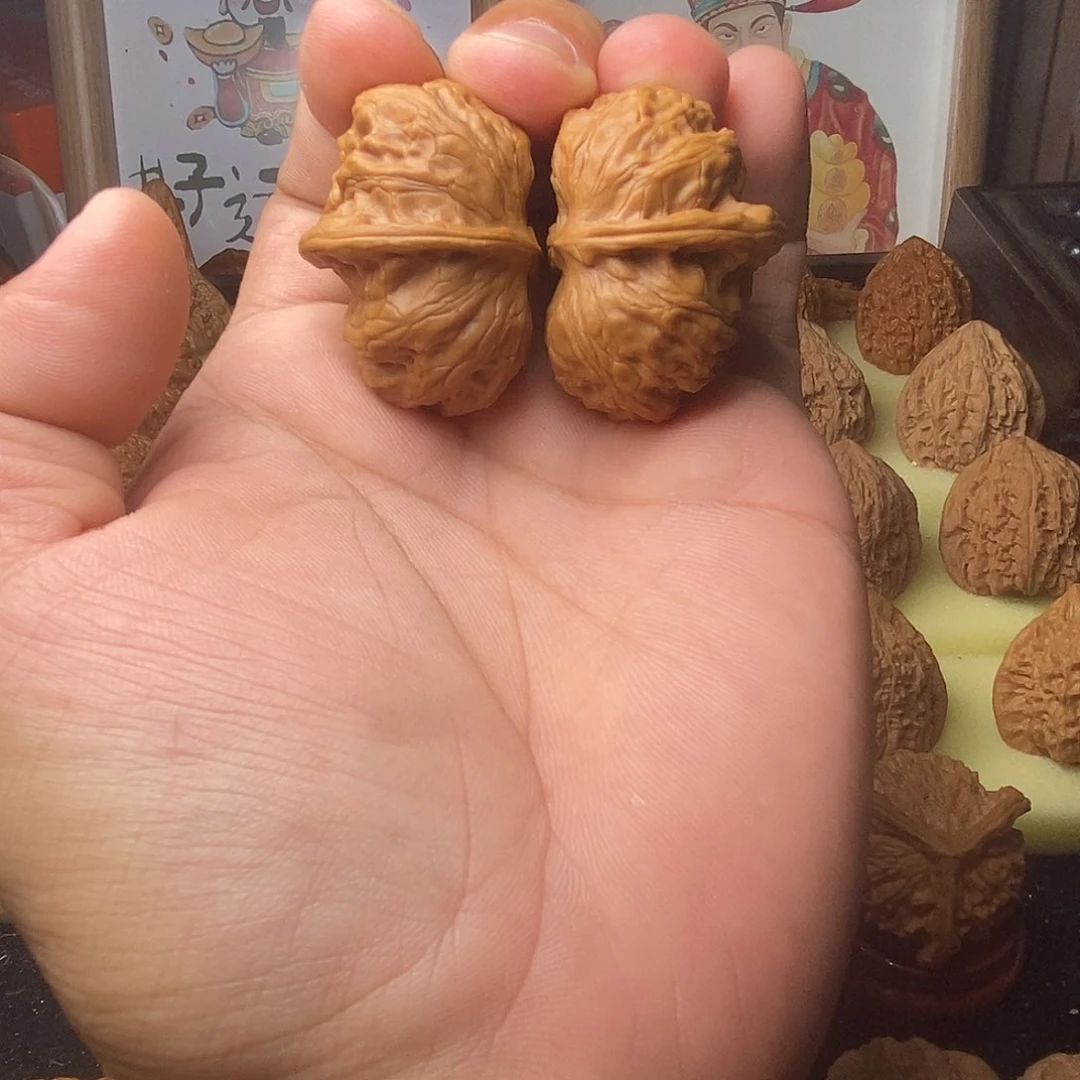 文玩核桃把件野狼半壁