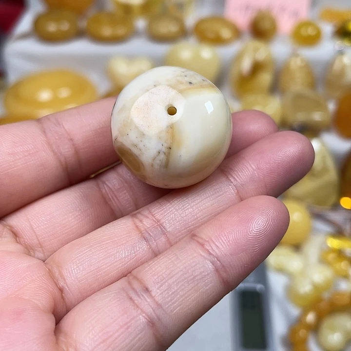 蜜蜡未镶嵌颈饰白花溶洞墩子