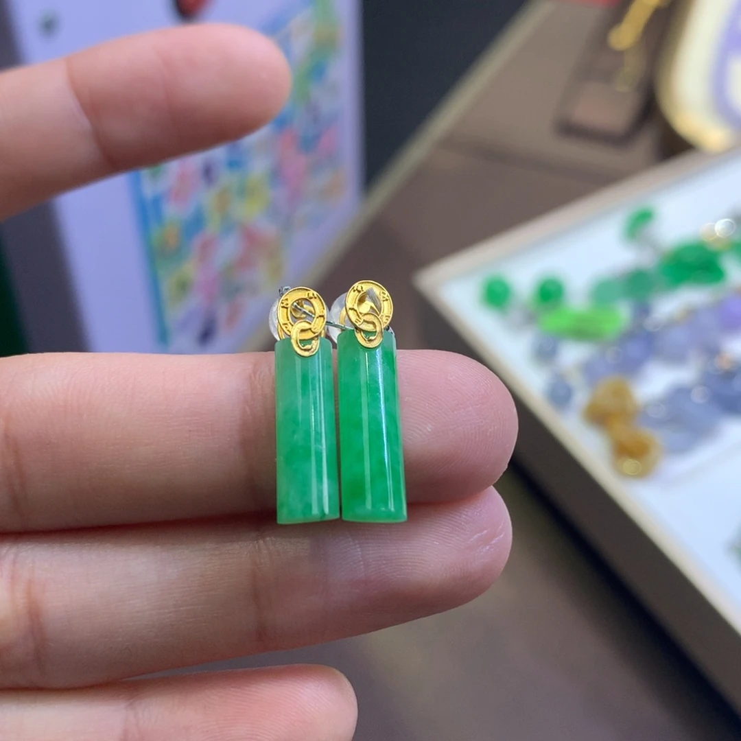 翡翠18K金镶嵌颈饰翡翠