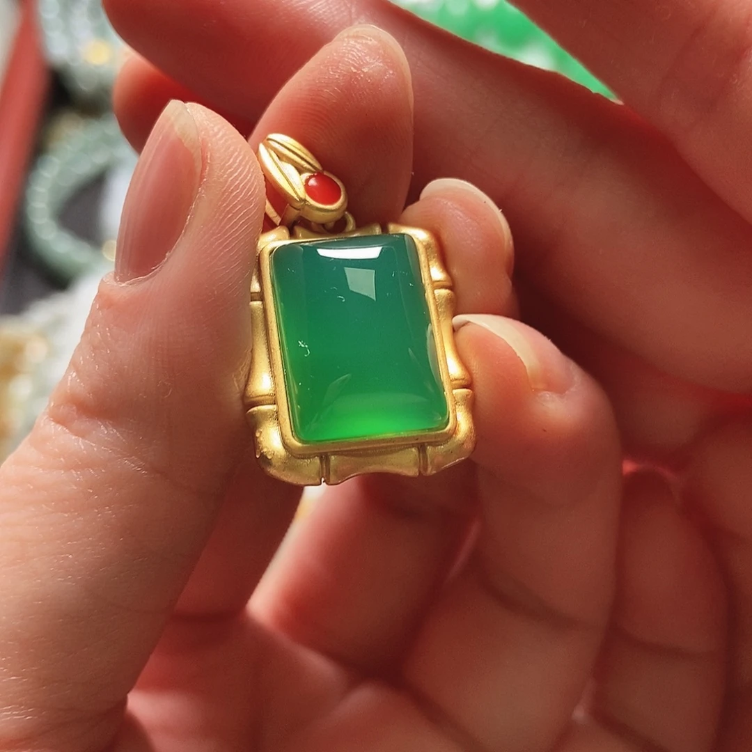 翡翠未镶嵌颈饰吊坠