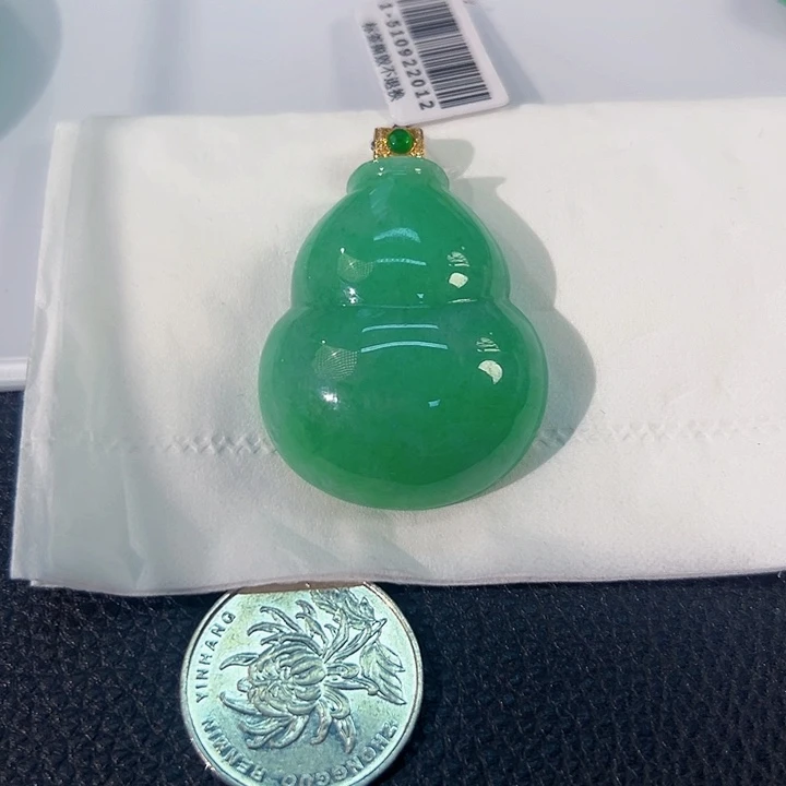 颈饰18K金镶嵌翡翠