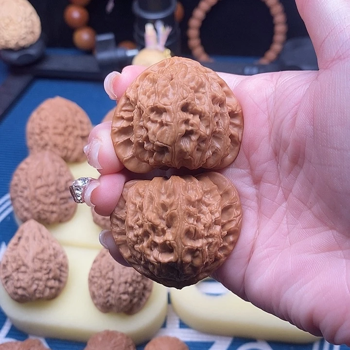 文玩核桃吊坠42三角白