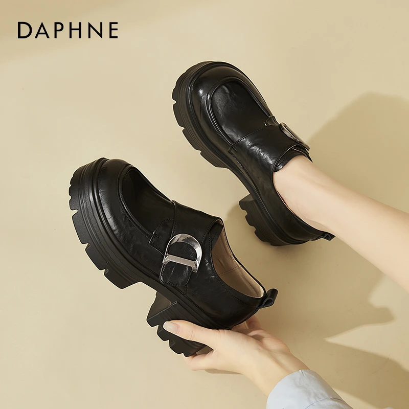 达芙妮英伦风小皮鞋2025春季时尚百搭厚底粗跟乐福单鞋皮带扣女鞋