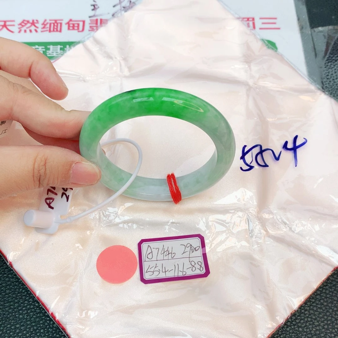 翡翠手镯未镶嵌缅甸翡翠