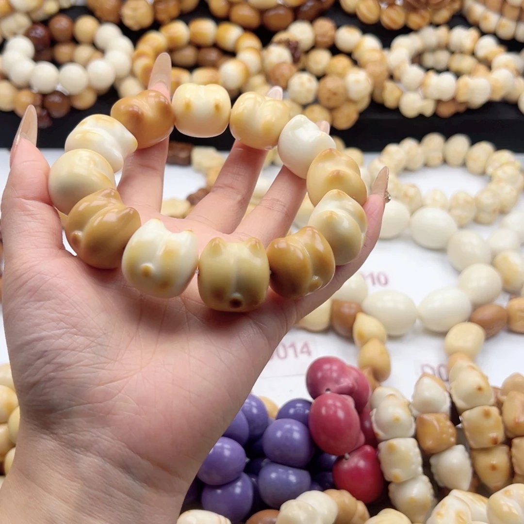 吊坠白玉菩提25卡柯基屁屁多宝色