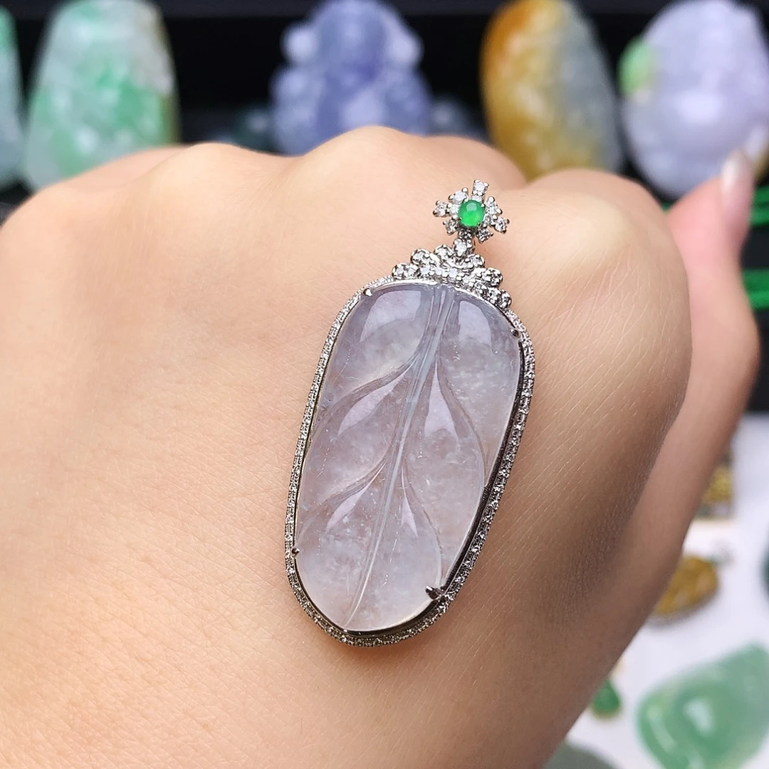 翡翠18K金镶嵌颈饰金枝玉叶