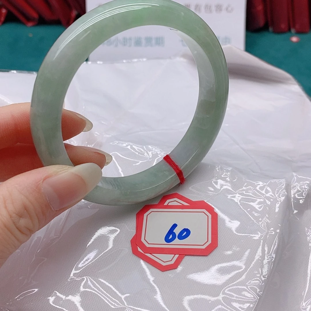 翡翠手镯未镶嵌庆*6000000