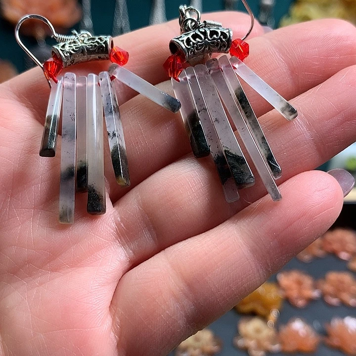 未镶嵌蛇纹石玉耳饰