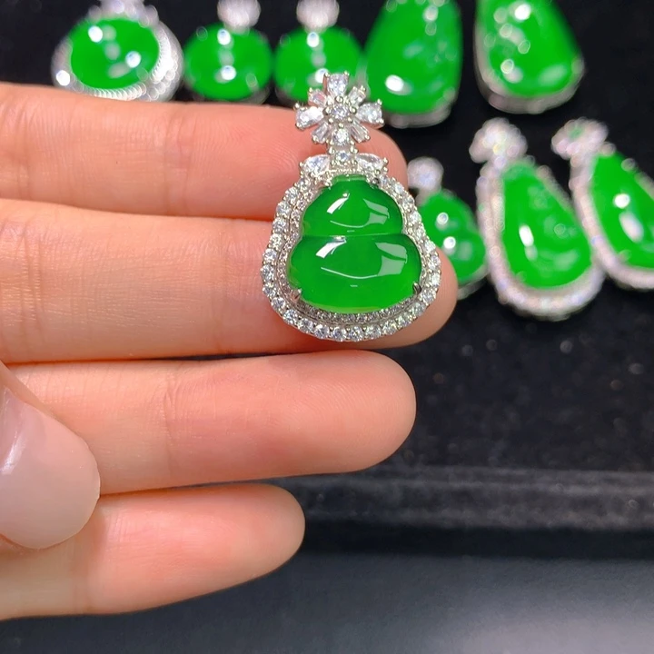 翡翠银S925镶嵌颈饰一个