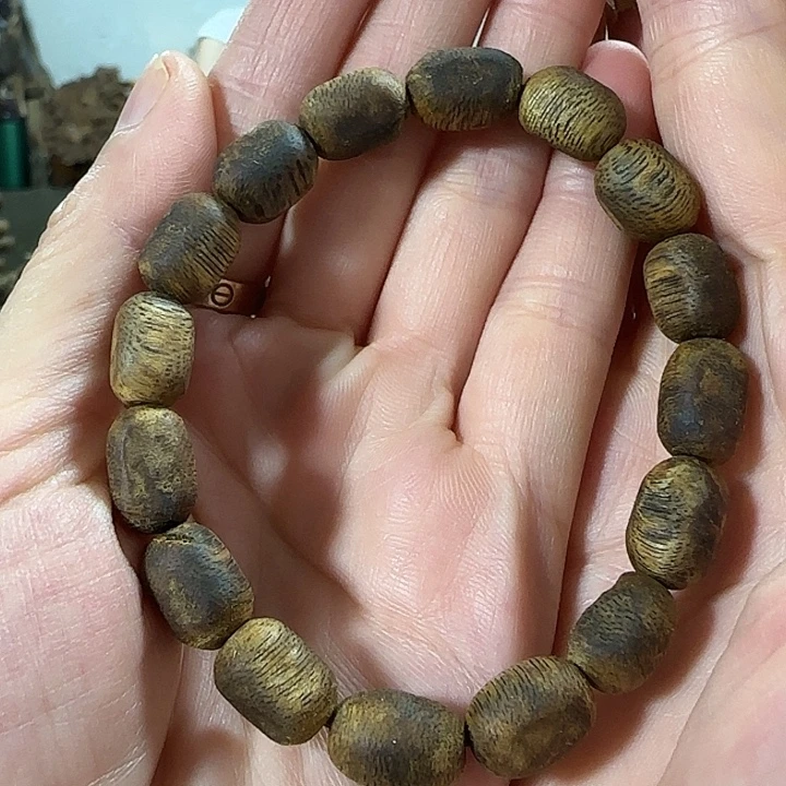 手串沉香绿奇楠沉香沉浮老料随型留疤单圈8克