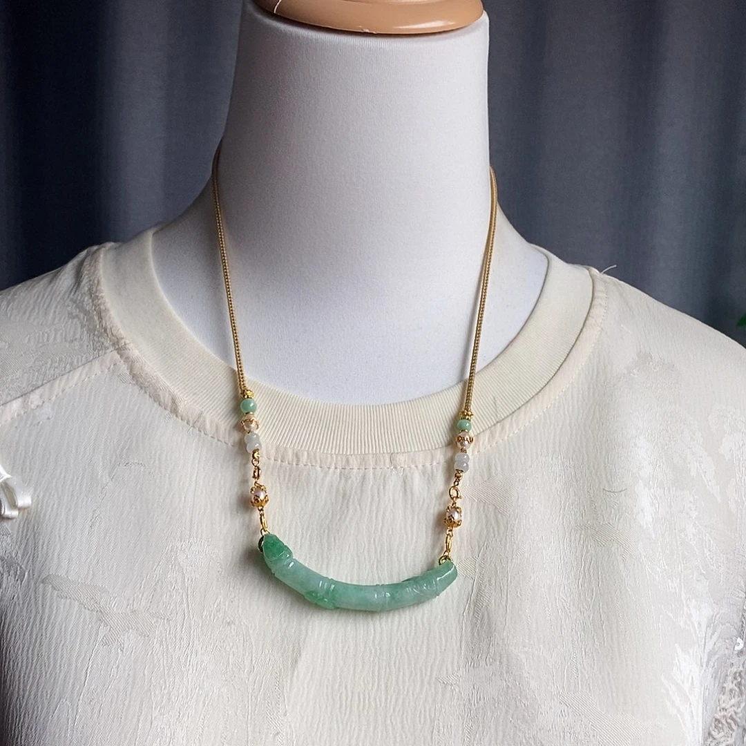 翡翠未镶嵌吊坠(赠链)