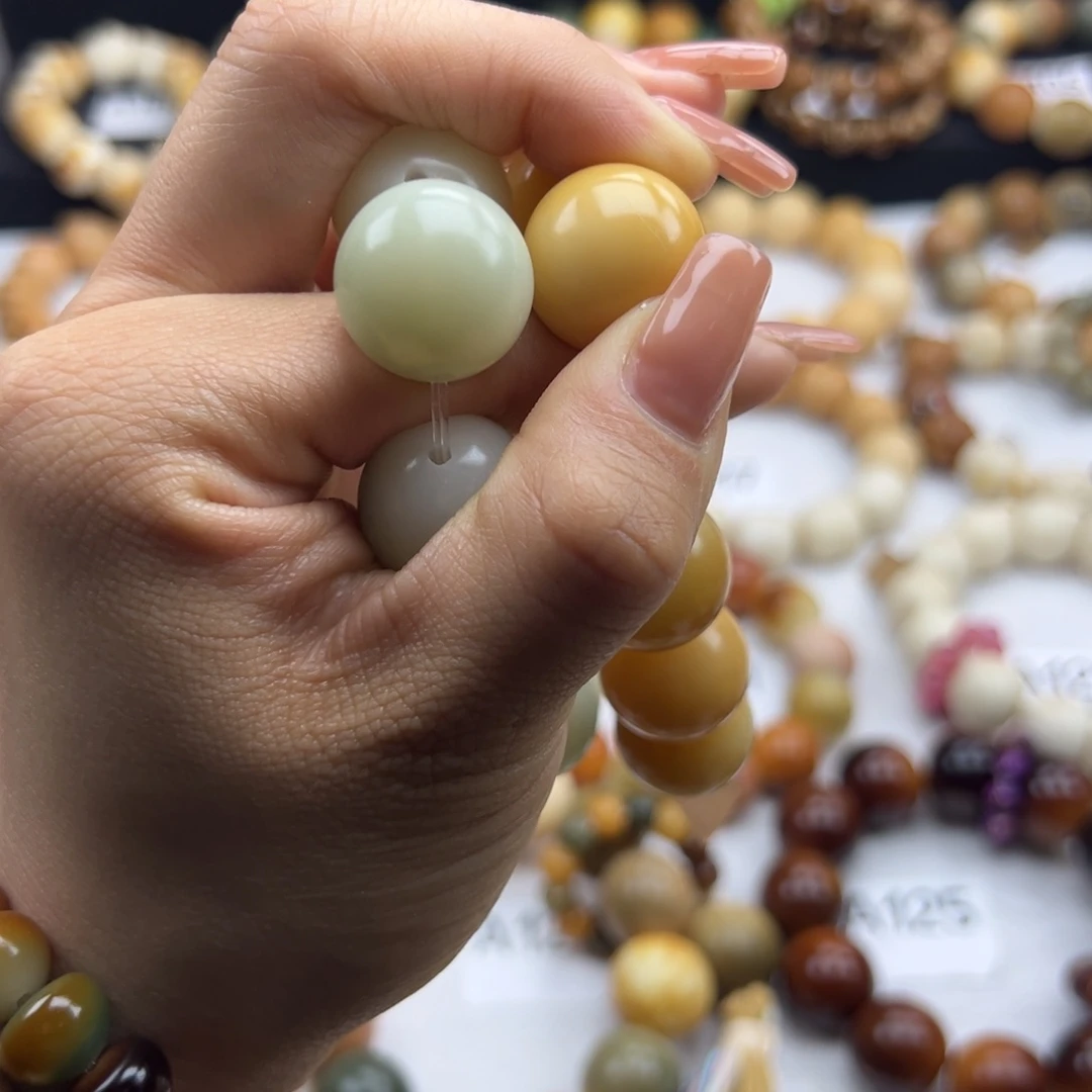 白玉菩提吊坠小****?通货20