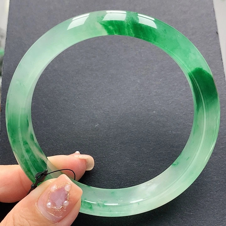 成***姐石英质玉手镯未镶嵌