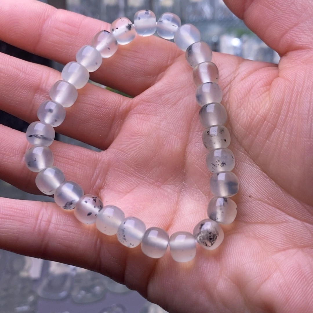 蛇纹石玉颈饰未镶嵌，