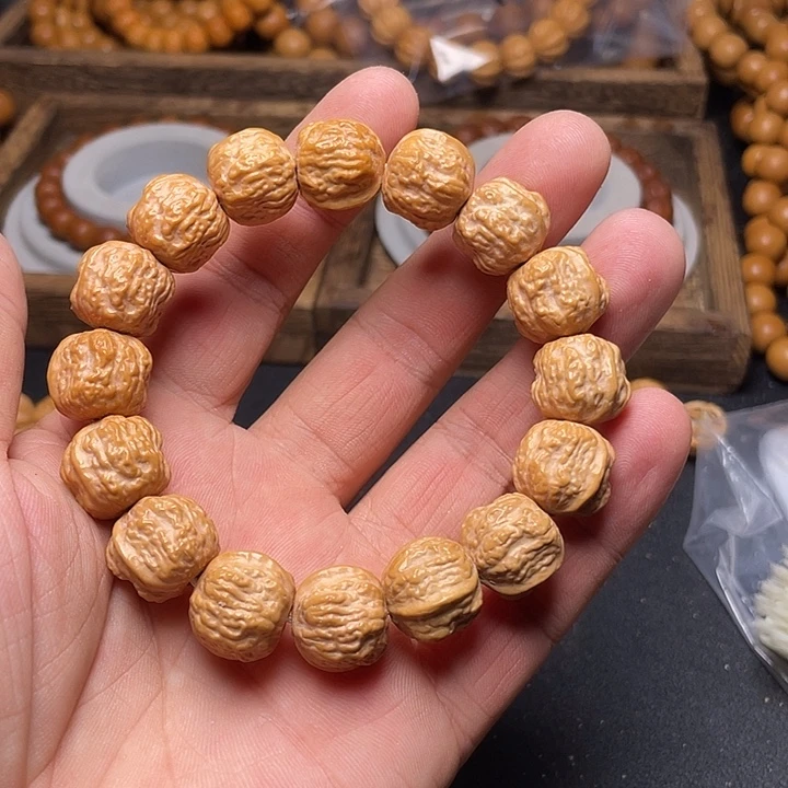 吊坠猴头核桃金蟾