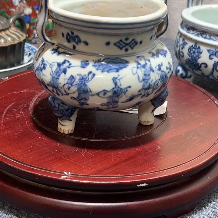 摆件瓷哈**士青花花卉纹饰小炉子