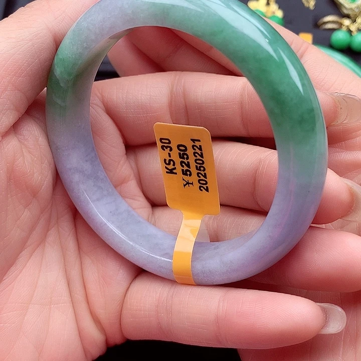 翡翠手镯未镶嵌翡翠