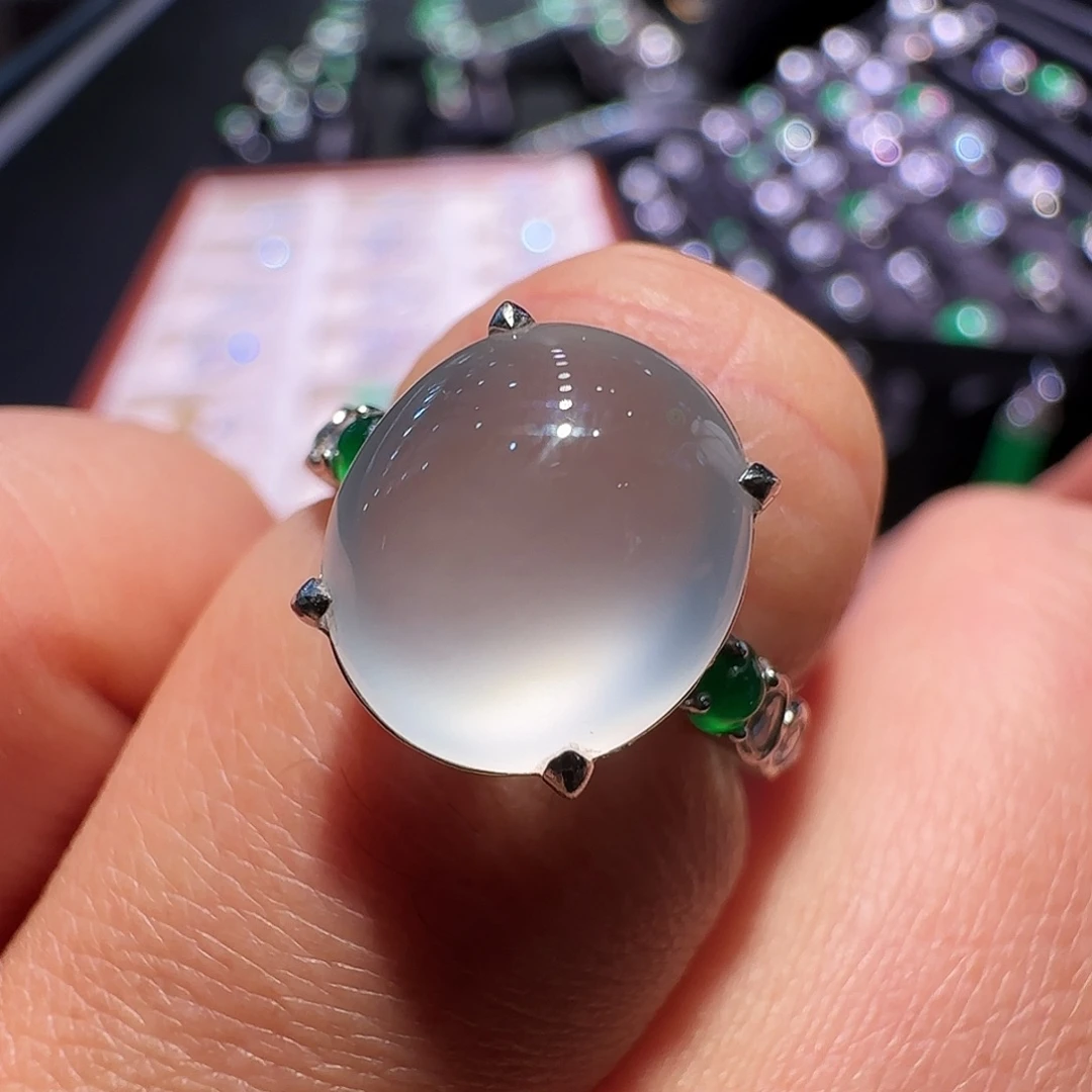 翡翠18K金镶嵌戒指