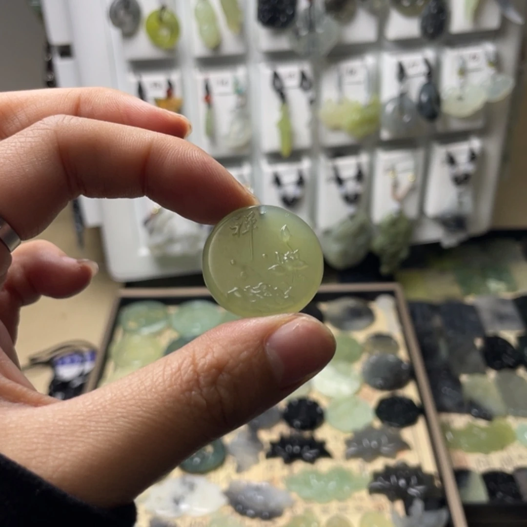 岫玉颈饰未镶嵌竹*莲花