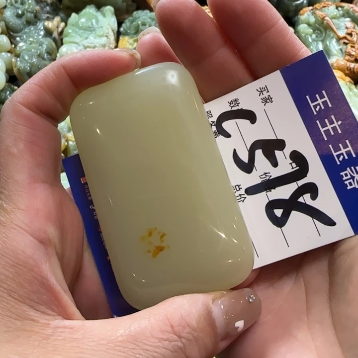 透闪石质玉未镶嵌挂件