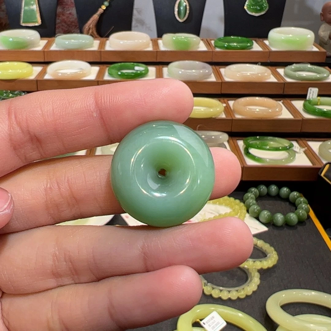 和田玉吊坠未镶嵌俄碧猫眼平安扣