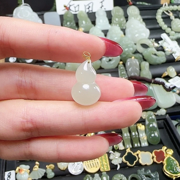 和田玉18K金镶嵌颈饰