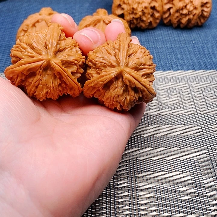 斌***事文玩核桃吊坠三棱